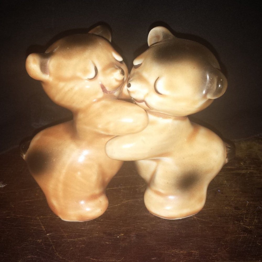 Van Tellingen Hugging Bears Salt and Pepper Shakers - Vintage 1940s